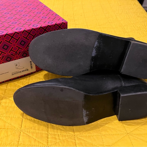 Tory Burch Hallie Black Leather Bootie 8 1/2 - Picture 4 of 8